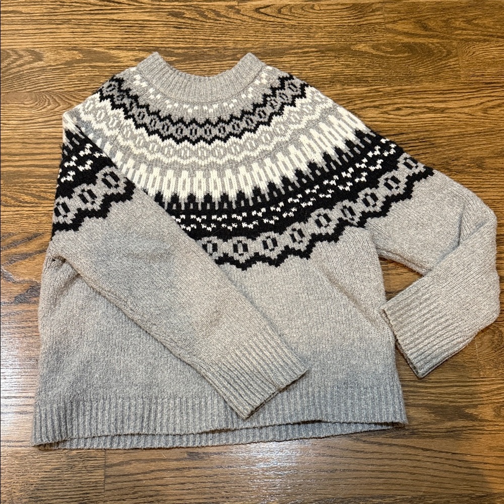 Universal Thread Gray and Black Knit Sweater